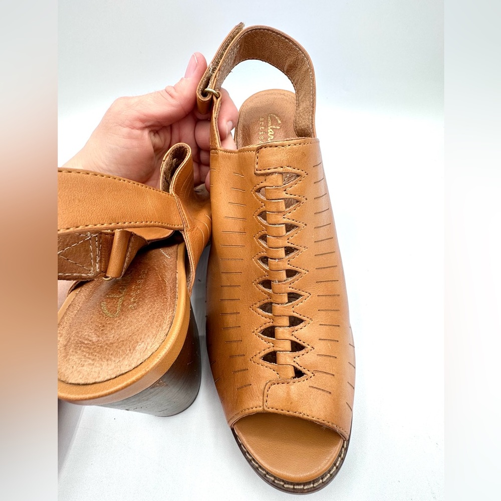 Clarks Leather Briatta Key Woven Peep Toe Sandal Size 9